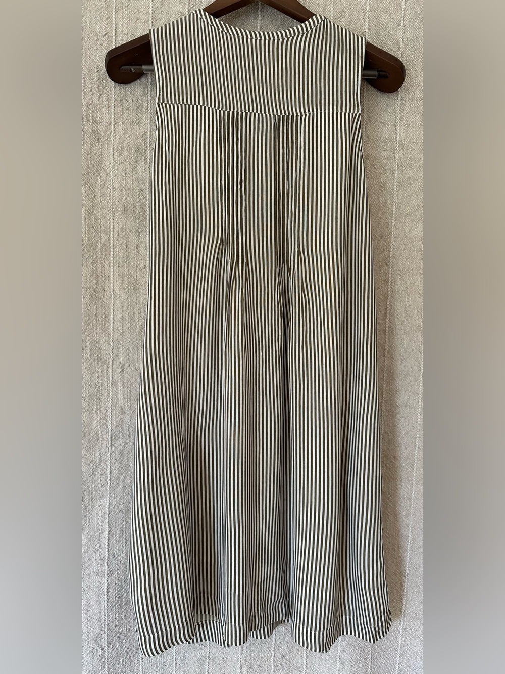 Like New Garnet Hill Sleeveless Shirt Dress in size Medium - Picture 3 of 8